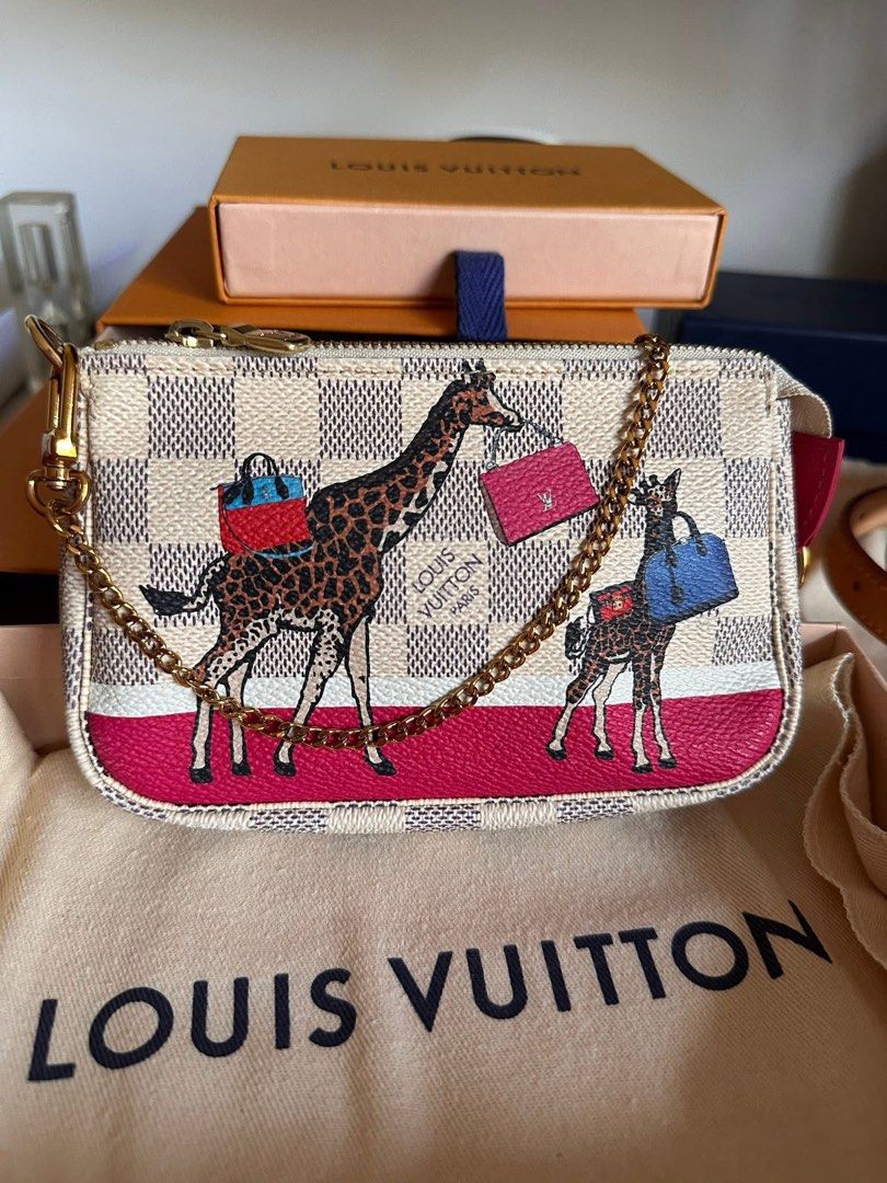 Authentic lv louis vuitton mini pochette limited edition (Category: Cross-body Bags) located in Caloocan City. Submitted by alavishglam (Listing ID 1438649041, Image 1). Description: MAY STAIN SA LOOB .