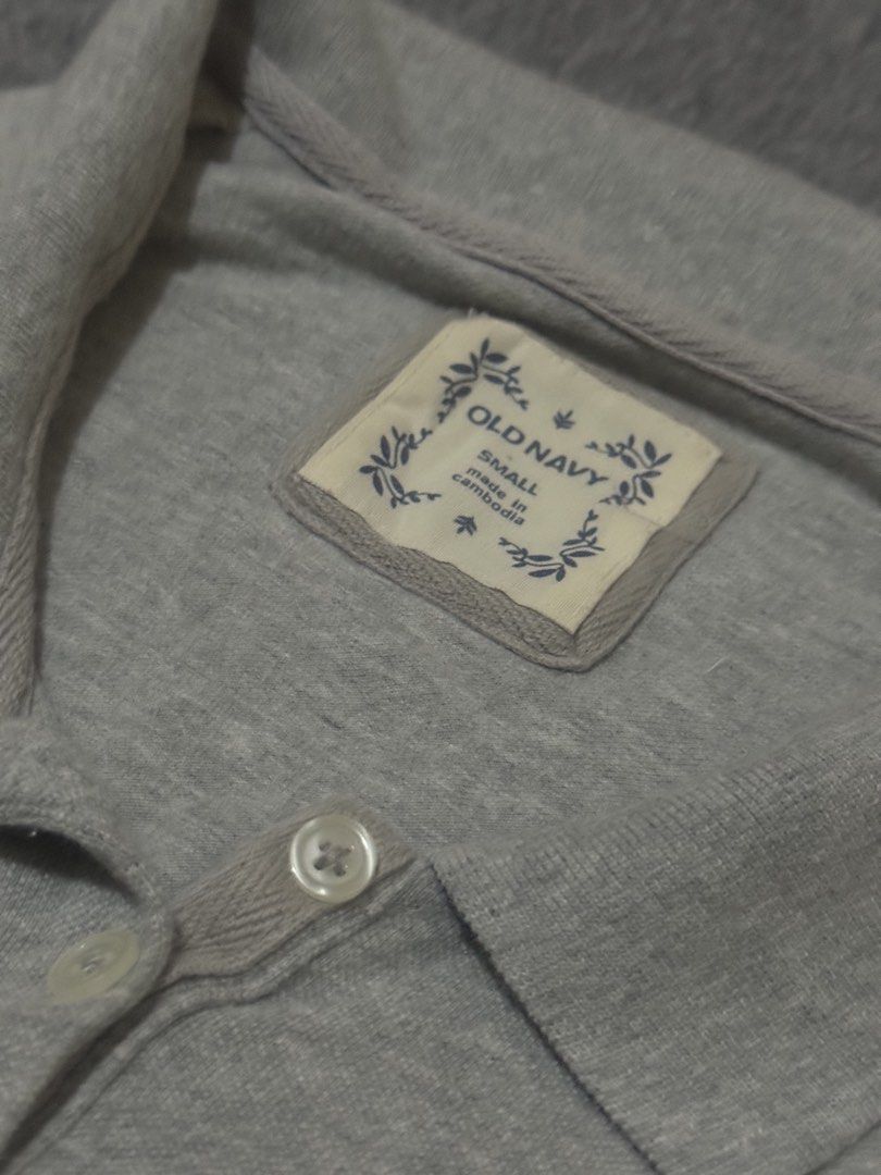 Authentic Old Navy Full Length Grey Polo Shirt (Category: Shirts) located in Kananga. Submitted by idiya.nale (Listing ID 1438690994, Image 2). Description: Dimes: Shoulder - 37cm Torso- 59cm Waist - 72cm Sleeves - 15cm The material is stretchy and soft because it’s made of 97%cotton MOP: Gcash MOD: JnT Sf must be shouldered by buyer.