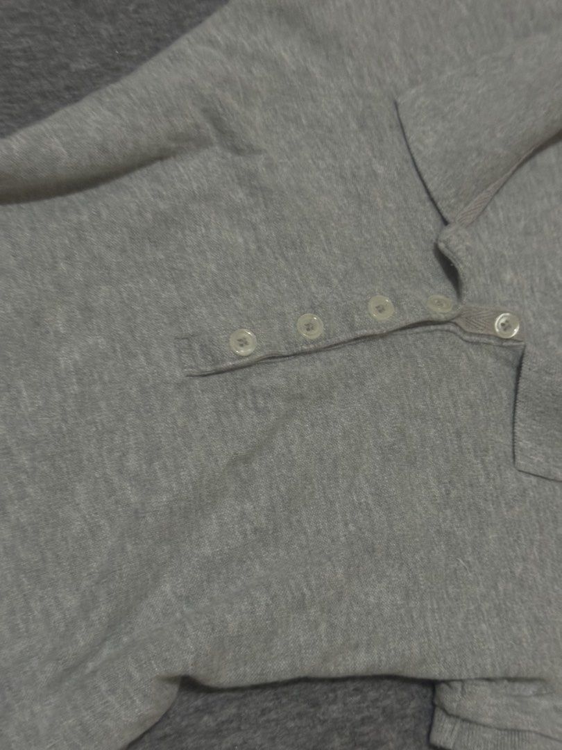 Authentic Old Navy Full Length Grey Polo Shirt (Category: Shirts) located in Kananga. Submitted by idiya.nale (Listing ID 1438690994, Image 3). Description: Dimes: Shoulder - 37cm Torso- 59cm Waist - 72cm Sleeves - 15cm The material is stretchy and soft because it’s made of 97%cotton MOP: Gcash MOD: JnT Sf must be shouldered by buyer.
