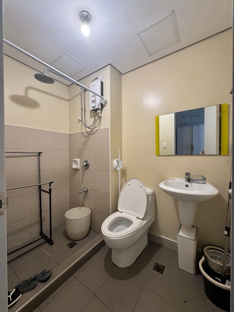 Avida Towers Asten studio unit for rent (Category: Apartments & Condos) located in Makati City. Submitted by avida_land (Listing ID 1438586222, Image 3). Description: 𝐅𝐎𝐑 𝐑𝐄𝐍𝐓: STUDIO UNIT | SEMI FURNISHED 📍ASTEN MAKATI TOWER 2 📍Yakal & Malugay St., San Antonio Makati 𝐑𝐄𝐍𝐓𝐀𝐋 𝐏𝐑𝐈𝐂𝐄: 18,000/ Month - Inclusive of Dues 𝐓𝐄𝐑𝐌𝐒: - 2 Months Deposit - 1 Month Advance - 1 year Minimum Lease - PDC - Allowed 1-2 pax only.