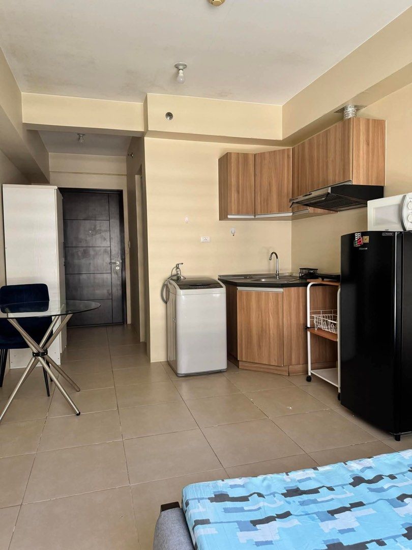 Avida Towers Asten studio unit for rent (Category: Apartments & Condos) located in Makati City. Submitted by avida_land (Listing ID 1438586222, Image 1). Description: 𝐅𝐎𝐑 𝐑𝐄𝐍𝐓: STUDIO UNIT | SEMI FURNISHED 📍ASTEN MAKATI TOWER 2 📍Yakal & Malugay St., San Antonio Makati 𝐑𝐄𝐍𝐓𝐀𝐋 𝐏𝐑𝐈𝐂𝐄: 18,000/ Month - Inclusive of Dues 𝐓𝐄𝐑𝐌𝐒: - 2 Months Deposit - 1 Month Advance - 1 year Minimum Lease - PDC - Allowed 1-2 pax only.