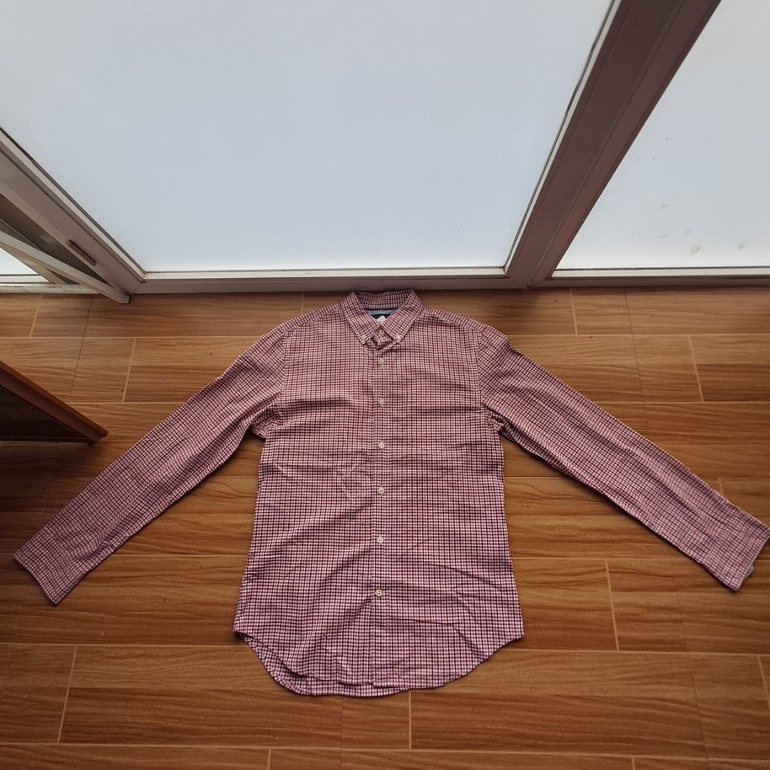 Banana Republic long-sleeve button-down shirt (Category: Tshirts & Polo Shirts ) located in Digos. Submitted by richcaliforniaclothingstore (Listing ID 1438583499, Image 1). Description: ☆Color may vary due to lighting. Size: Medium on tag (length 30inches|Width 20inches Has yellow stain see last pic po, Pls manage ur expectations this is not bnew. OPEN FOR LAY AWAY PM FOR MORE INFO..