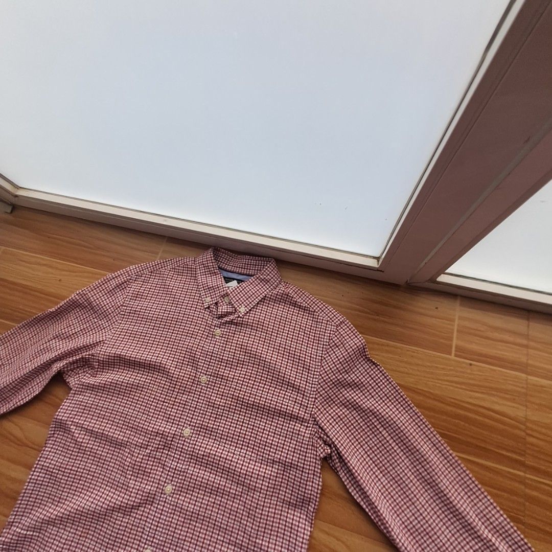 Banana Republic long-sleeve button-down shirt (Category: Tshirts & Polo Shirts ) located in Digos. Submitted by richcaliforniaclothingstore (Listing ID 1438583499, Image 2). Description: ☆Color may vary due to lighting. Size: Medium on tag (length 30inches|Width 20inches Has yellow stain see last pic po, Pls manage ur expectations this is not bnew. OPEN FOR LAY AWAY PM FOR MORE INFO..