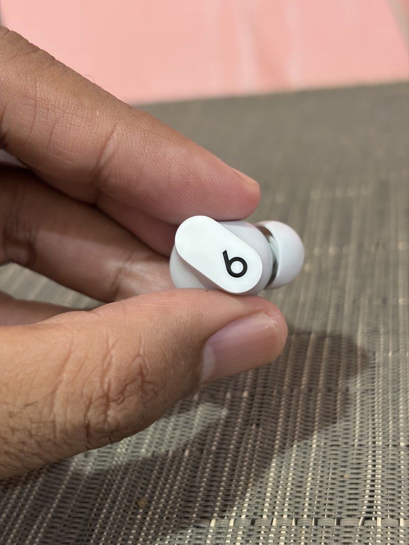 Beats Studio Buds Right only(white) (Category: Earphones) located in Dasmarinas. Submitted by markusi22 (Listing ID 1438584640, Image 1). Description: for sale only!! price : 2.6k 🎧Beats Studio Buds right only 8/10 condition unit only 💯 authentic pickup / meetup Dasmariñas Cavite shipping via Lalamove or LBC please respect my post thanks.