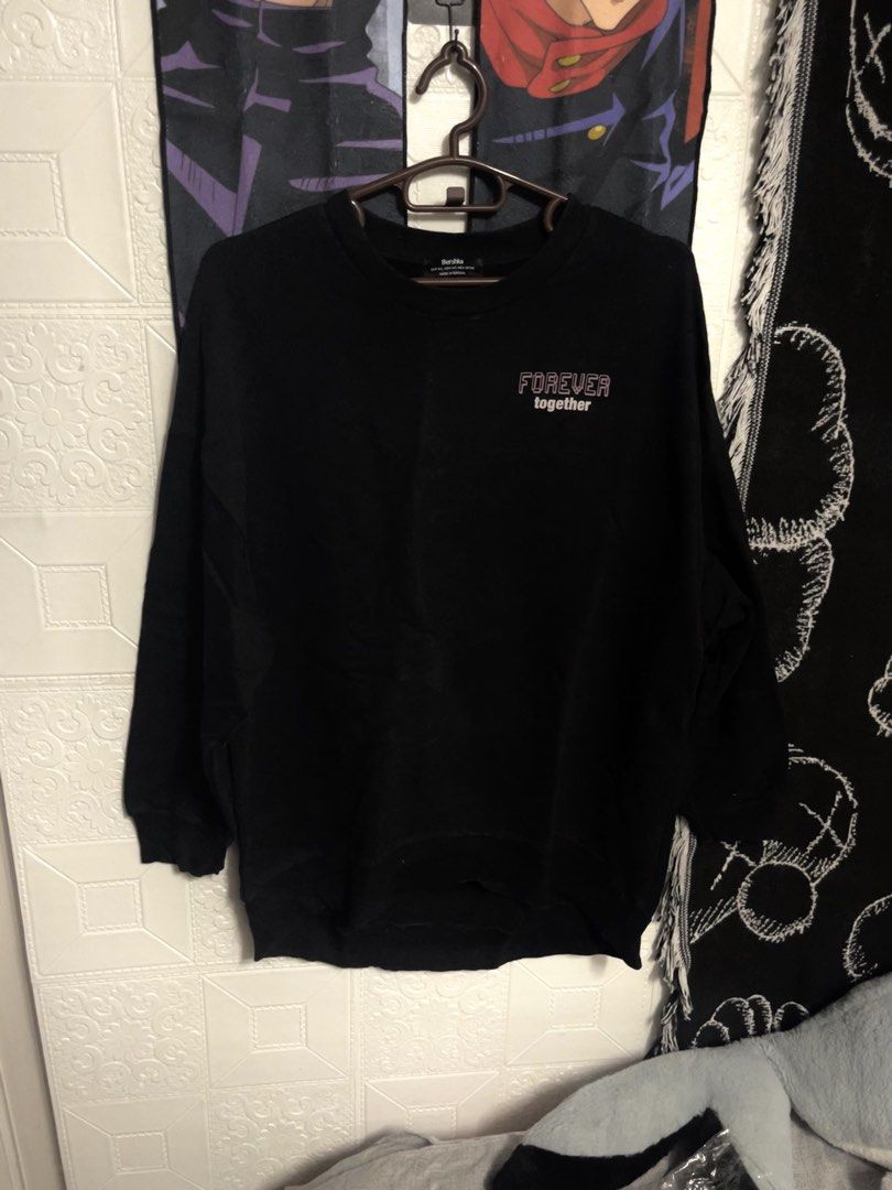 Bershka Forever Together Sweatshirt (Category: Longsleeves) located in Quezon City. Submitted by listless32 (Listing ID 1438684003, Image 2). Description: W 23 L 26 Bershka "Forever Together" sweatshirt. Size M/L. Made in Portugal. Photo print graphic..