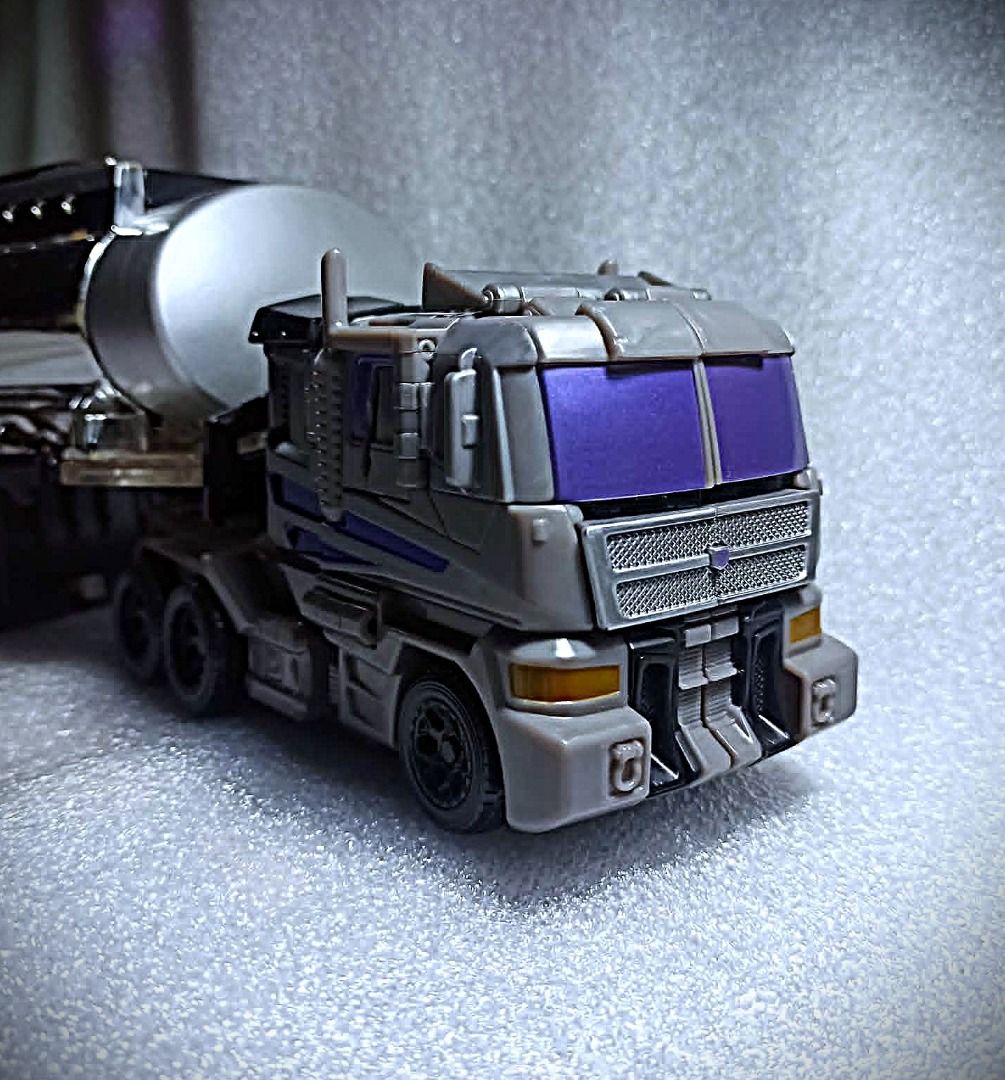BIB CW MOTORMASTER Voyager Class Hasbro Decepticon Transformers (Category: Action & Battle Toys) located in Pasay City. Submitted by Chariselyn (Listing ID 1438522479, Image 2). Description: BIB CW MOTORMASTER (4500+sf) Voyager Class Hasbro Decepticon Transformers Series: Combiner Wars, 2015 Scale: 7.5 inches Stock: 1 Issues: 0 Condition: 10/10 Accessories: complete with free trailer Mode of Payment: GCash or through your rider Shipping options: 