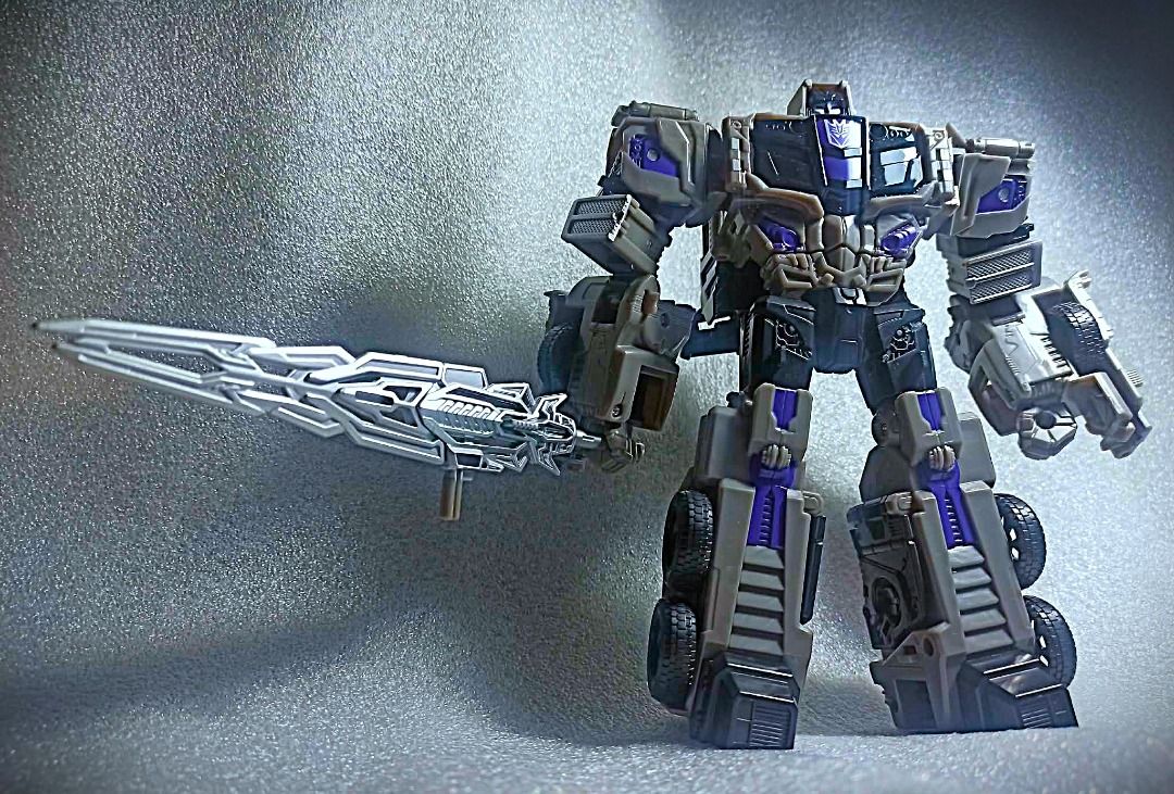 BIB CW MOTORMASTER Voyager Class Hasbro Decepticon Transformers (Category: Action & Battle Toys) located in Pasay City. Submitted by Chariselyn (Listing ID 1438522479, Image 1). Description: BIB CW MOTORMASTER (4500+sf) Voyager Class Hasbro Decepticon Transformers Series: Combiner Wars, 2015 Scale: 7.5 inches Stock: 1 Issues: 0 Condition: 10/10 Accessories: complete with free trailer Mode of Payment: GCash or through your rider Shipping options: 