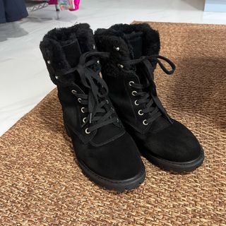 (Category: ) located in . Submitted by prelovedwinterwear (Listing ID 1438563052, Image 1). Description: .