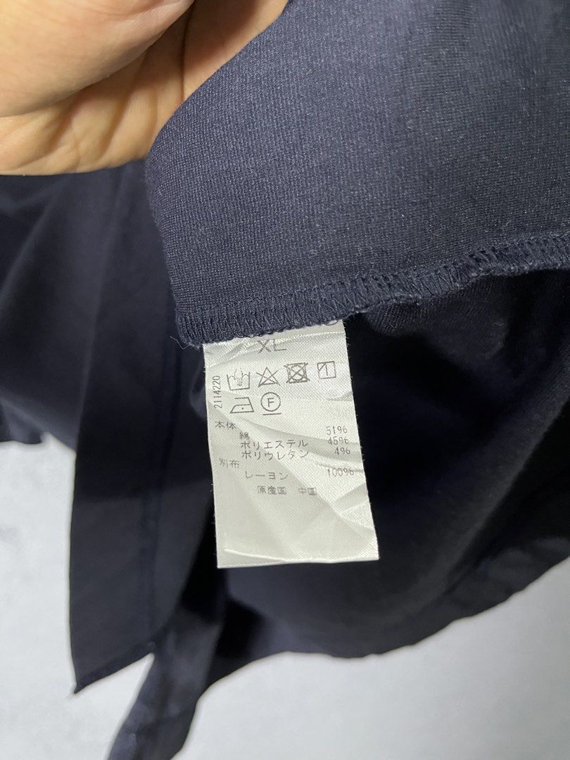 Black Top with Ruffle Sleeves - XL (Category: Blouses) located in Famy. Submitted by basicthrifted (Listing ID 1438651871, Image 3). Description: - Black top - Square neckline - Ruffle sleeves - Size: XL - Fabric: 51% polyester, 45% rayon, 4% polyurethane - Made in China.