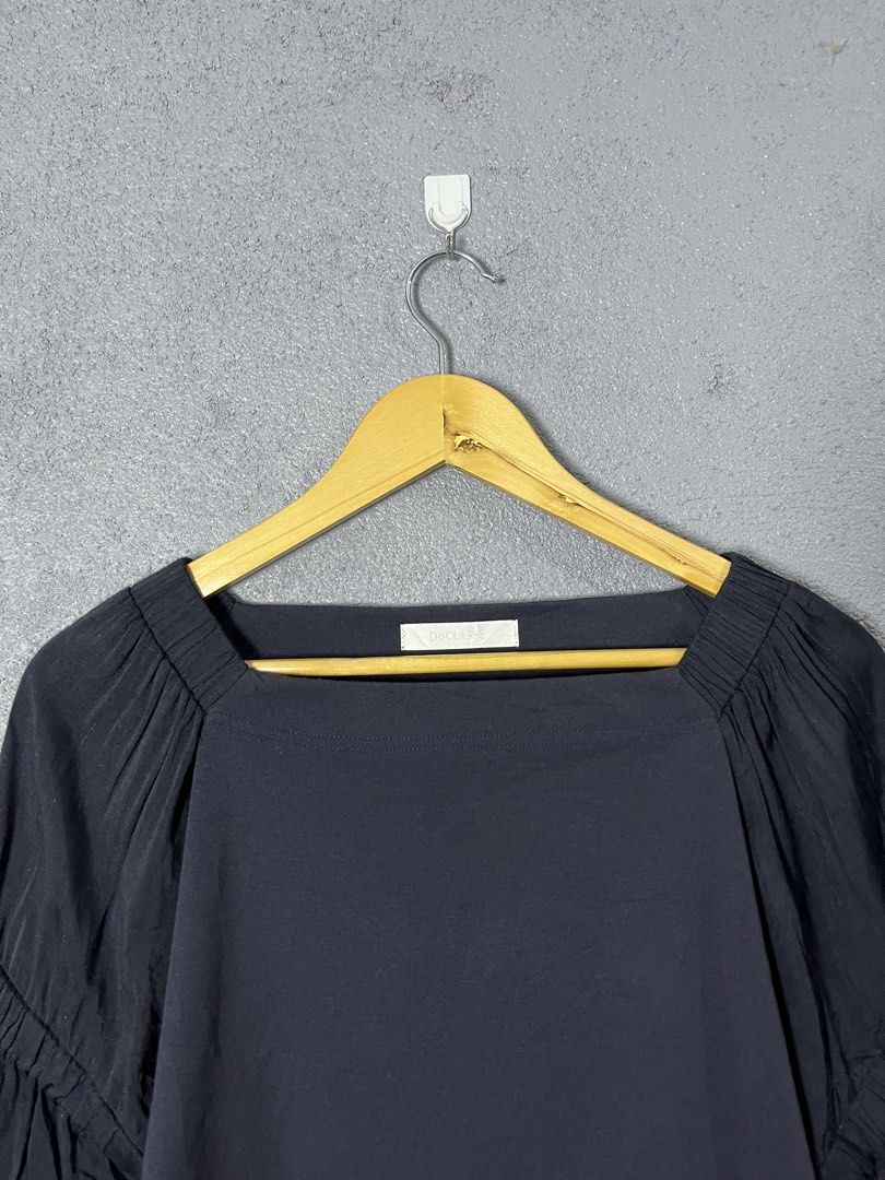 Black Top with Ruffle Sleeves - XL (Category: Blouses) located in Famy. Submitted by basicthrifted (Listing ID 1438651871, Image 2). Description: - Black top - Square neckline - Ruffle sleeves - Size: XL - Fabric: 51% polyester, 45% rayon, 4% polyurethane - Made in China.