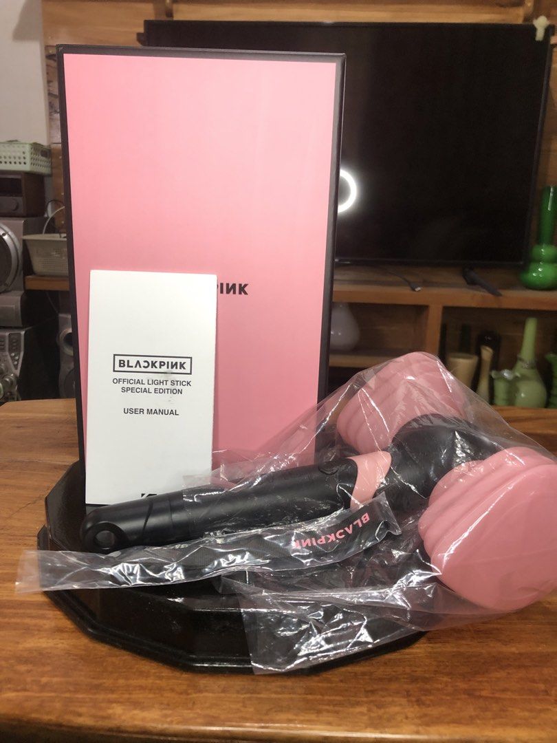 BLACKPINK Official Light Stick Special Edition (Category: K-Wave Merchandise) located in Midsayap. Submitted by karldonor01258 (Listing ID 1438573668, Image 2). Description: - Official BLACKPINK Special Edition Light Stick - Comes with original box and user manual - Features a black and pink design - Light stick is in original packaging - Box is pink with the BLACKPINK logo -Free SF -Price is negotiable just pm me.