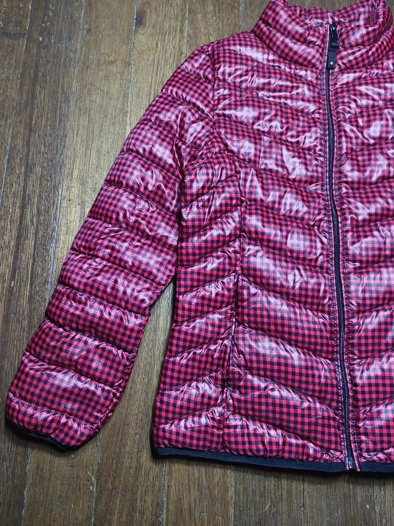 Bossini winter Checkered Jacket small women's (Category: Coats, Jackets and Outerwear) located in Mandaluyong City. Submitted by heatgear (Listing ID 1438654944, Image 2). Description: - Bossini checkered jacket - Color: Pink and black - Size: S - Features: Full zipper, high collar, quilted design - Condition: Good - Perfect for layering - Stylish outerwear dimension L 24 w 18 360 + sf location mandaluyong .