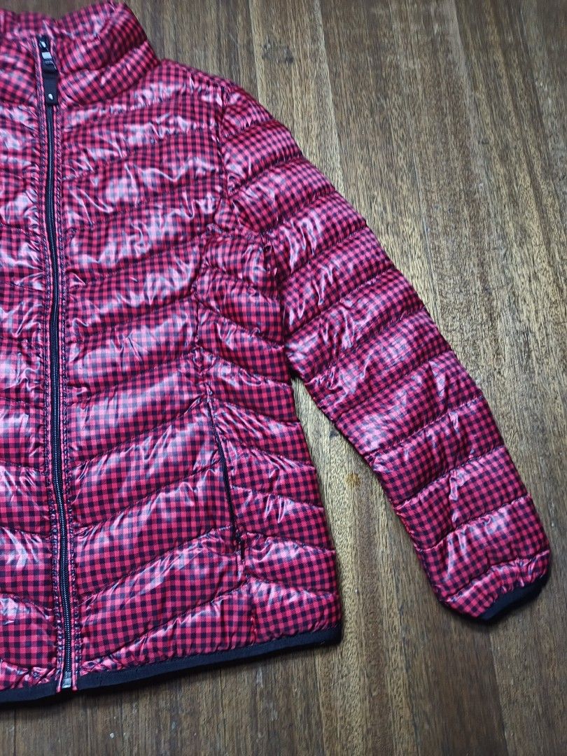 Bossini winter Checkered Jacket small women's (Category: Coats, Jackets and Outerwear) located in Mandaluyong City. Submitted by heatgear (Listing ID 1438654944, Image 3). Description: - Bossini checkered jacket - Color: Pink and black - Size: S - Features: Full zipper, high collar, quilted design - Condition: Good - Perfect for layering - Stylish outerwear dimension L 24 w 18 360 + sf location mandaluyong .