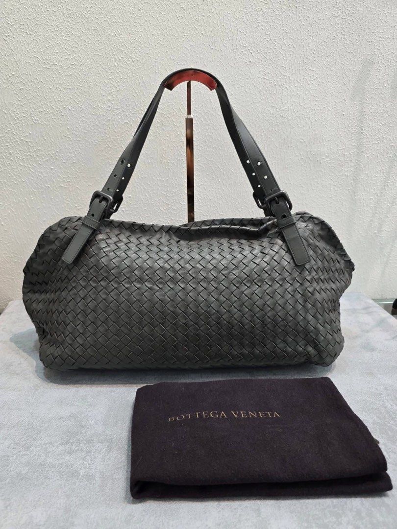 bottega venetta (Category: Luxury Bags & Wallets) located in Davao. Submitted by jackie2276 (Listing ID 1438561361, Image 1). Description: in good conditio colorate 10/10.