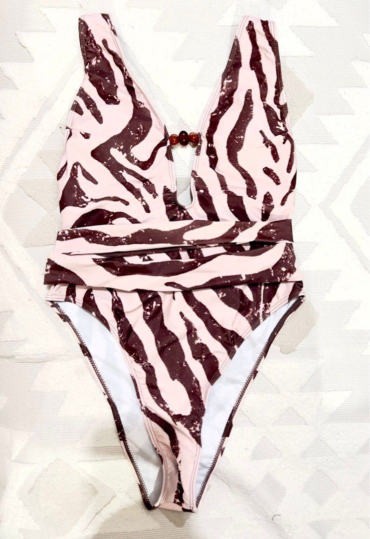 Brand new one piece swimsuit (Category: Bikinis & Swimsuits) located in Santa Rosa. Submitted by dannie.warren (Listing ID 1438665079, Image 1). Description: Fits m-L.