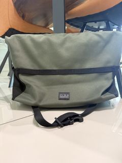 (Category: ) located in . Submitted by shekwantsdesignerbaggyjeans (Listing ID 1438663840, Image 1). Description: .