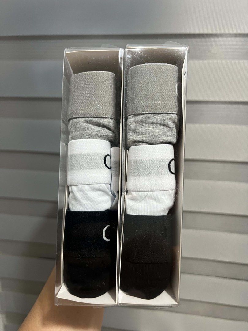Calvin Klein Cotton Stretch 3 Low Rise Trunks (Category: Underwear) located in Cavite. Submitted by symynme2nd (Listing ID 1438599135, Image 2). Description: Original Calvin Klein Boxer Brief Size Medium available Medium: 30-33waist Large: 33-36 Brand new sealed Fresh from US 1500 per box (3pcs).