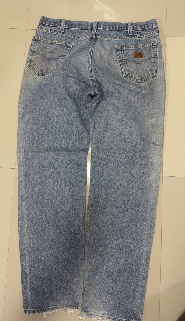 Carhartt Relaxed Fit Jeans (Category: Jeans) located in Bulacan. Submitted by curtscrew (Listing ID 1438673629, Image 2). Description: - Carhartt relaxed fit jeans - Light blue color - Size: 40x36 - Features: - Button and zipper closure - Two front pockets - Two back pockets - Small pocket on the right side - Carhartt logo on back pocket - Material: 100% cotton.