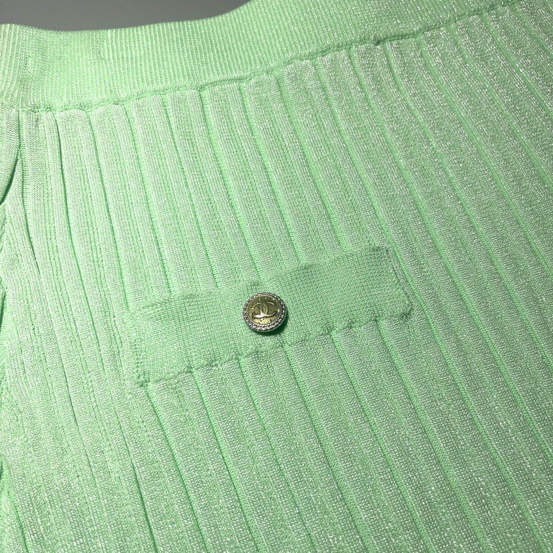 Channel skirt cotton knitted (Category: Skirts) located in Manila. Submitted by lostendfound1008 (Listing ID 1438543455, Image 2). Description: Chanel skirt Size: Small Waist: 25 to 28 Lenght: 17.5 Good condition Price: 2500 +ship Mode of payment gcash / Bpi / Gotyme Pay now ship later Via Jnt & Lalamove Metro Manila Area Hit me up.