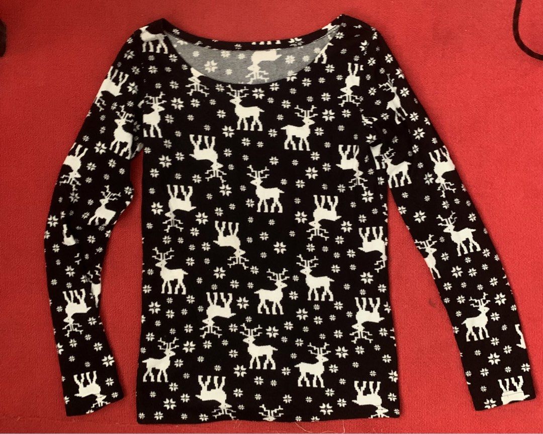 Christmas Black and White Reindeer Patterned Top (Category: Longsleeves) located in General Trias. Submitted by sofiethrifts (Listing ID 1438627221, Image 1). Description: .