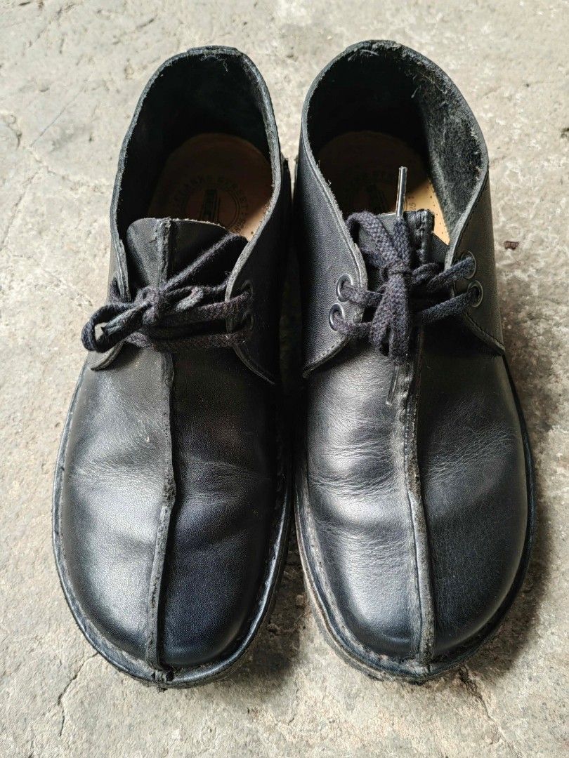 Clarks Dessert Trek (Category: Boots) located in San Jose del Monte. Submitted by _elll (Listing ID 1438647582, Image 1). Description: Clarks Dessert Trek Size: eu 40 – us 7 Issue: replaced na yung isang lace San jose del monte, Bulacan loc 8OO pesos.