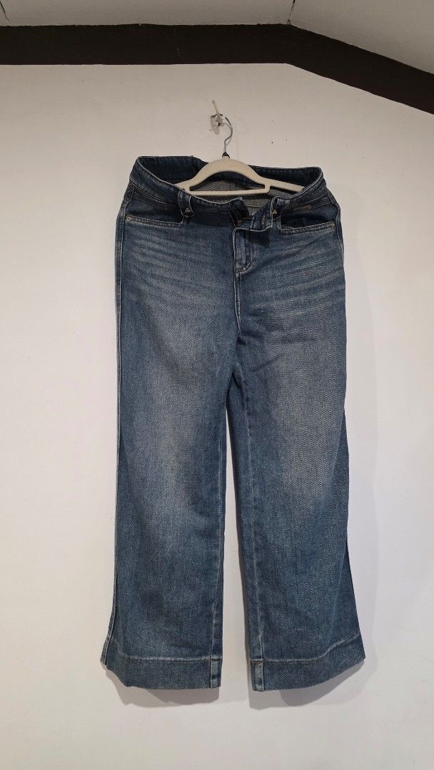 Classic Jeans (Category: Jeans) located in Iloilo. Submitted by stellas21 (Listing ID 1438502095, Image 1). Description: ✨ PRELOVED CLASSIC DENIM JEANS ✨ 👖 Size 28 💙 Wide-leg fit | Soft denim fabric ✨ Good condition, minimal signs of use 💸 Only ₱230 Perfect for casual & trendy everyday outfits 🤍 Mine na! DM for inquiries 📩.