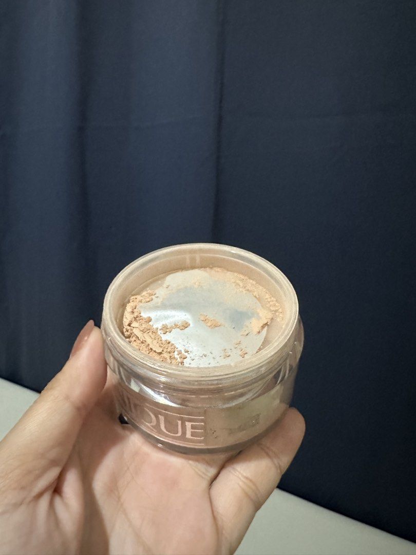 Clinique Blended Face Powder (Category: Makeup) located in Pasig City. Submitted by jngscollection (Listing ID 1438554506, Image 3). Description: The 35g (1.2 oz) Clinique Blended Face Powder. This iconic superfine, lightweight loose setting powder provides a sheer, flawless finish and helps minimize the appearance of pores. Shade 4 Transparency M no box, no brush, .