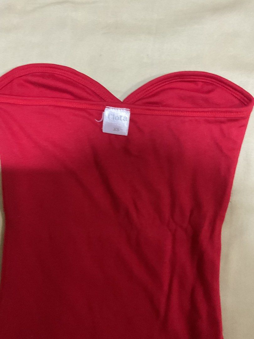 Clota Red Tube Top XS (Category: Sleeveless) located in Manila. Submitted by clothings_by_l (Listing ID 1438577939, Image 2). Description: - Clota red tube top - Size: XS - Sweetheart neckline - Measurements: - Length: 14 inches - Width: 10 3/4 inches - Color: Solid red - Perfect for casual or going-out wear.