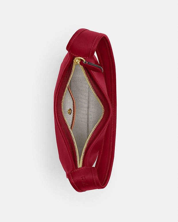 Coach Curve Zip Ruby (Category: Luxury Bags & Wallets) located in Bacolor. Submitted by xxvii_ph (Listing ID 1438595893, Image 2). Description: New with tags SRP: $295 + tax.