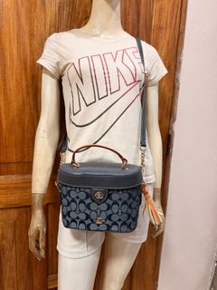 (Category: ) located in . Submitted by lilowearph (Listing ID 1438504805, Image 1). Description: .