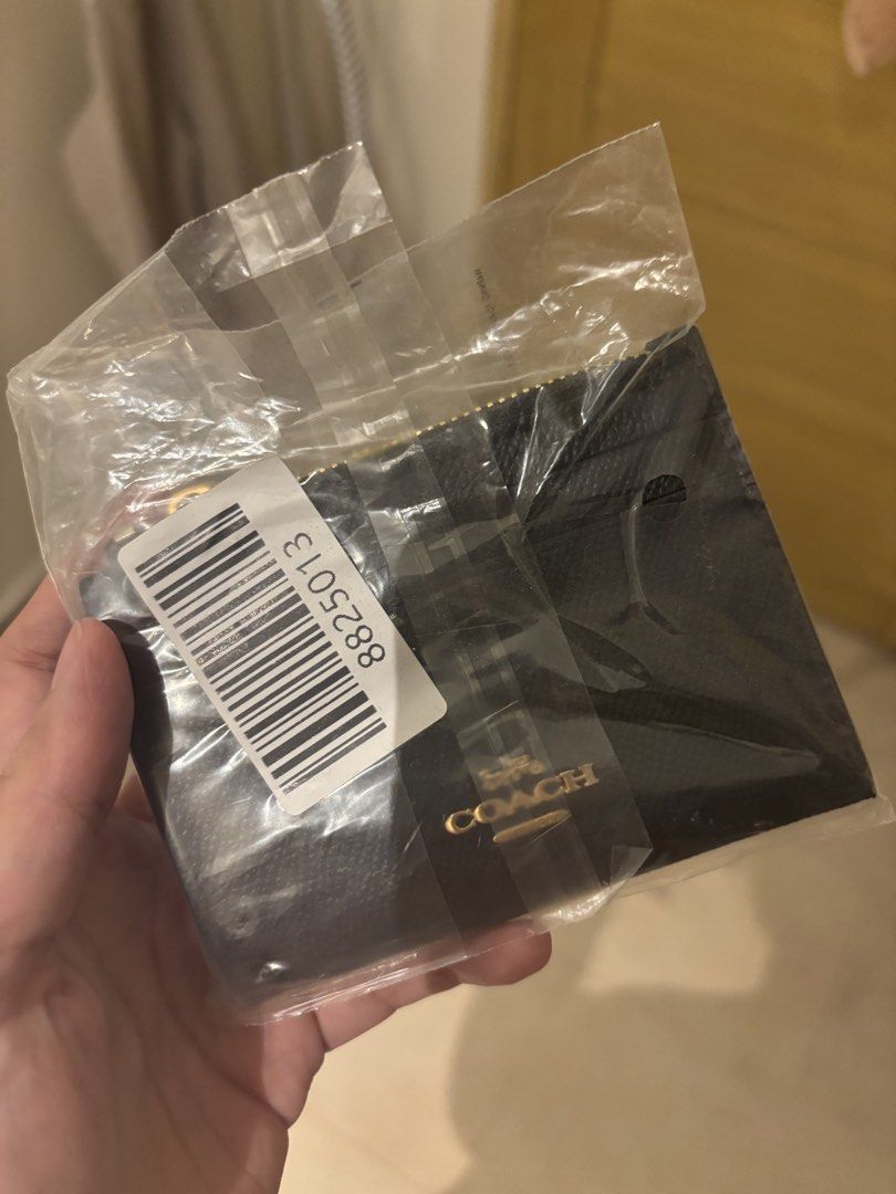 100% Authentic Coach Mini Skinny ID Case - Black (Category: Wallets & Card holders) located in Manila. Submitted by sabsab8 (Listing ID 1438685386, Image 1). Description: Authentic Coach Mini Skinny ID Case in black. Compact and stylish, with zip closure, key ring, and card slots. Includes original packaging and tags. Came with my authentic bag pasabay from California. Mop: gcash Loc: mandaluyong .