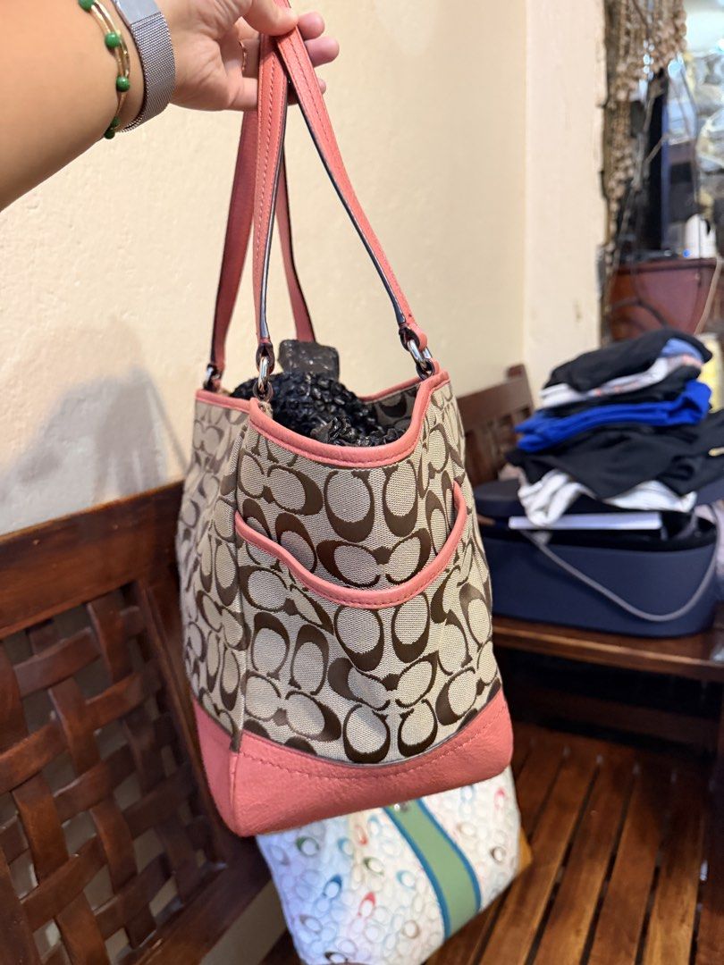 Coach Signature Tote Bag (Category: Luxury Bags & Wallets) located in Paranaque City. Submitted by declutterjunkie (Listing ID 1438625995, Image 3). Description: - Signature print with pink accents - Two exterior pockets - Spacious interior - Double handles - Ideal for daily use With Dust bag Loc: Paranaque .