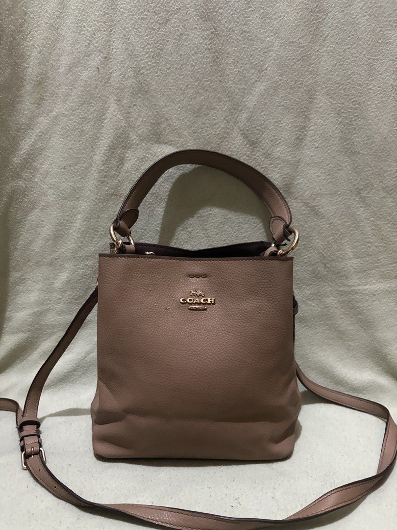 Coach two way bag Ukay source (Category: Luxury Bags & Wallets) located in Zamboanga. Submitted by eladprelovedfinds (Listing ID 1438635614, Image 1). Description: May konting issue see photos for details .