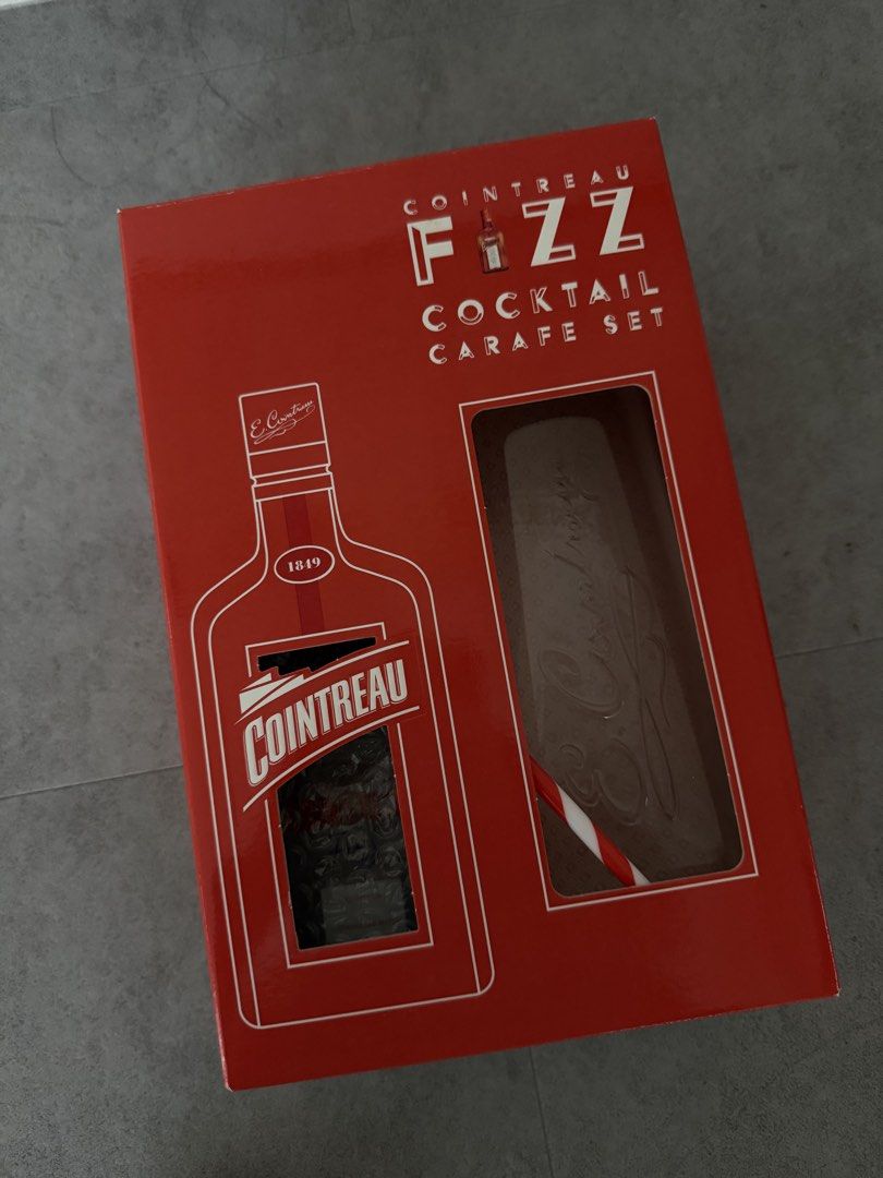 Cointreau Cocktail bottle + glass457568638899343360