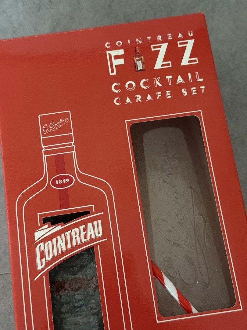 Cointreau Cocktail bottle + glass457568638899343361