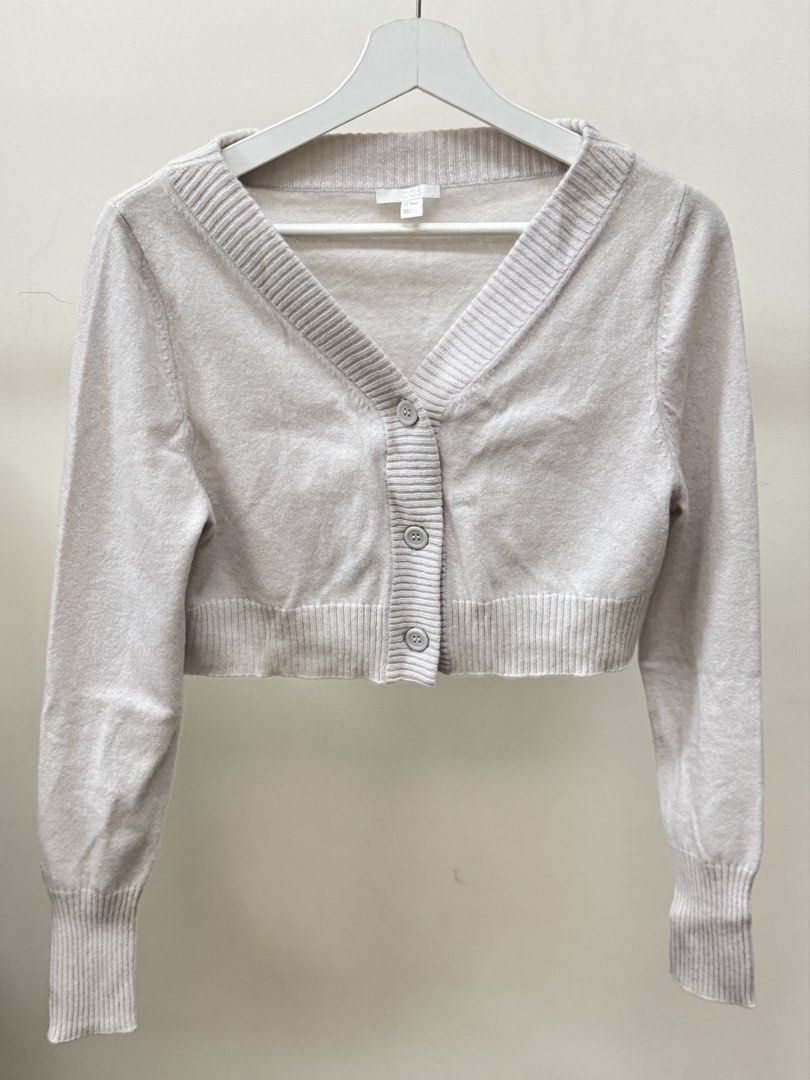 COS Cropped Cardigan - XS (Category: Coats, Jackets and Outerwear) located in Paranaque City. Submitted by panmakes (Listing ID 1438639979, Image 1). Description: - COS Cropped Cardigan - Size: XS - Style: V-neck, button closure - Sleeves: Long with ribbed cuffs - Hem: Ribbed - Color: Light neutral.