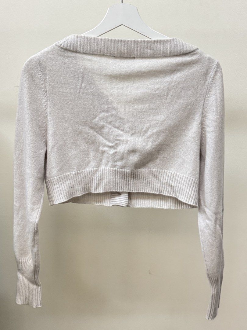 COS Cropped Cardigan - XS (Category: Coats, Jackets and Outerwear) located in Paranaque City. Submitted by panmakes (Listing ID 1438639979, Image 2). Description: - COS Cropped Cardigan - Size: XS - Style: V-neck, button closure - Sleeves: Long with ribbed cuffs - Hem: Ribbed - Color: Light neutral.