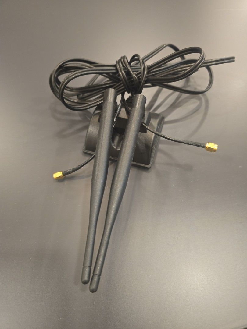 Dual-Band WiFi Antenna457739542043699200