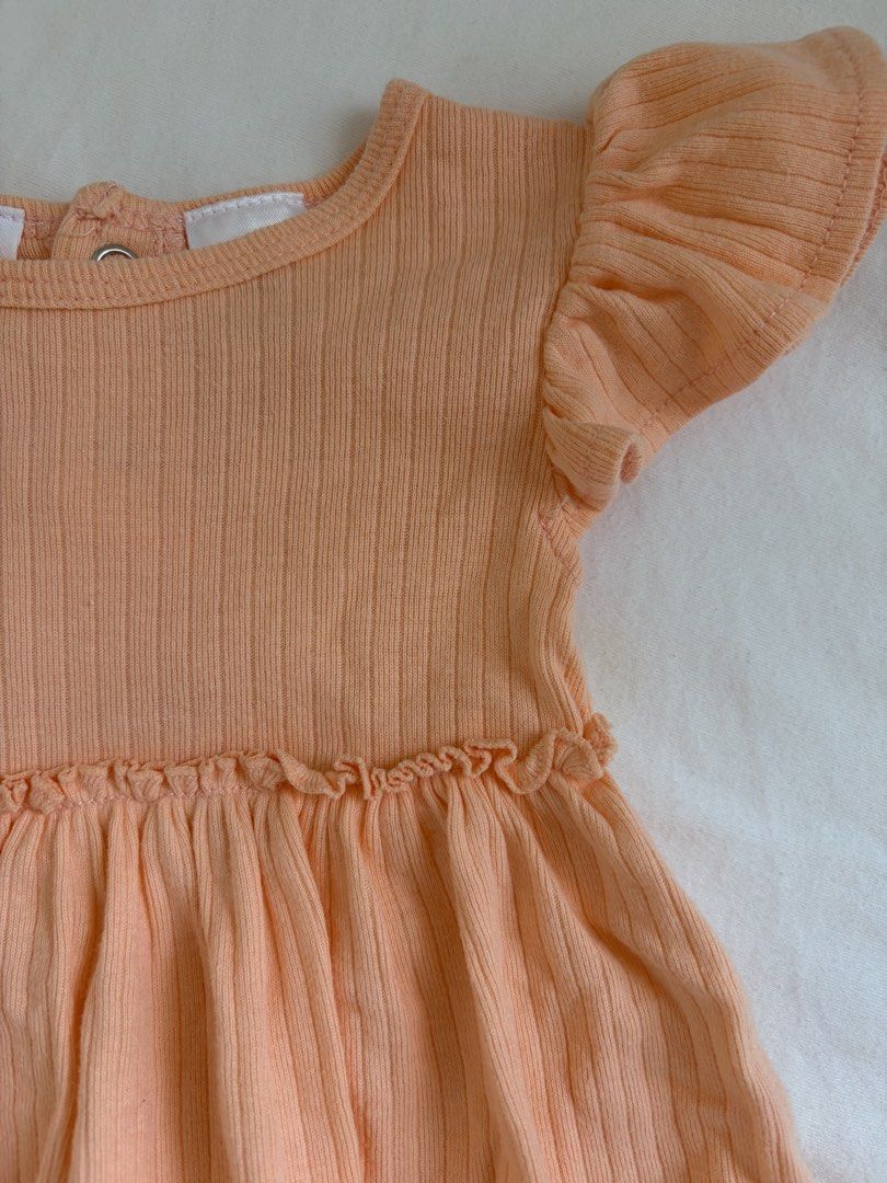 Dymples onesie dress 0-3 mos (Category: Babies & Kids Fashion) located in Manila. Submitted by thriftselection.ph (Listing ID 1438522348, Image 2). Description: Like new fabric With small dot hole not that visible when worn selling it low .