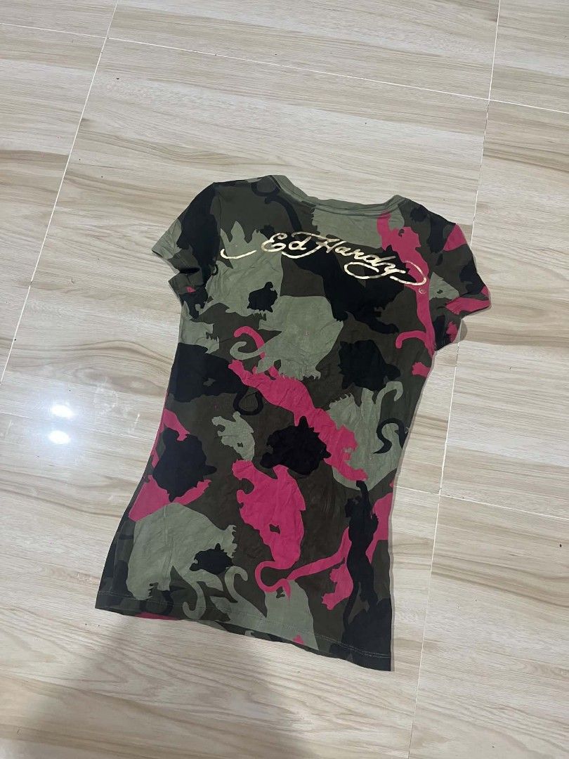 Ed Hardy shirt women's (Category: Shirts) located in Manila. Submitted by thegoodstuffs__ (Listing ID 1438576787, Image 3). Description: Ed Hardy Vgood condi Womens Xs 15W 24L Issue: crack prints (see last 2 pics) Price + sf Cebu city location Pm📩.