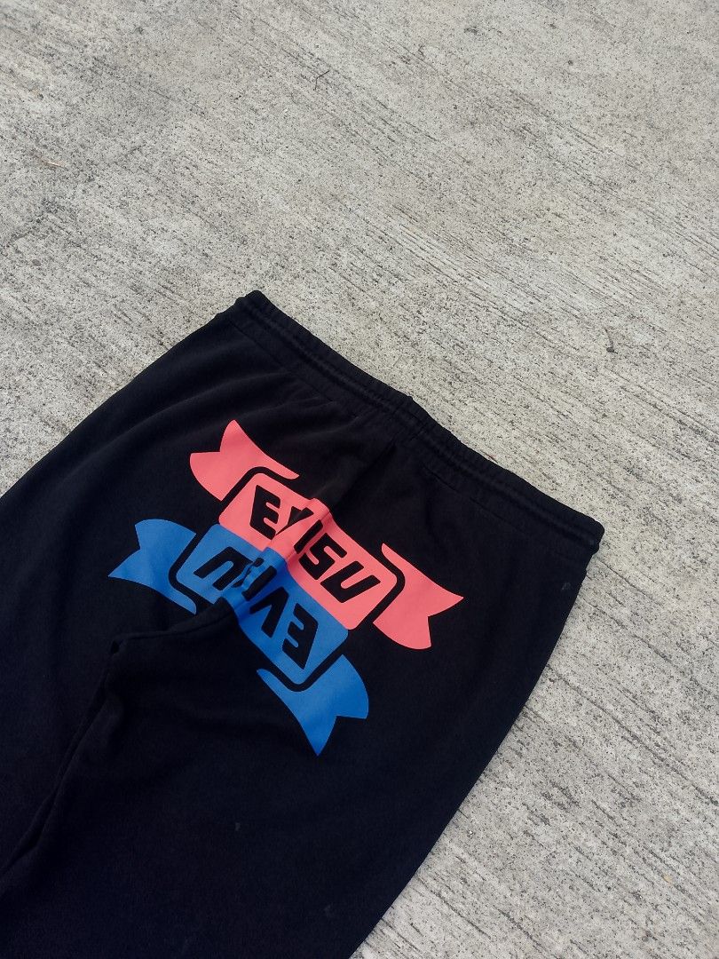 📌Evisu Jogger (Category: Joggers) located in Camaligan. Submitted by central_closet (Listing ID 1437907562, Image 3). Description: 📌Evisu Jogger Size:XL on tag •Dimensions: Waist: free size- 37 to 44 Length: 40 Thigh: 14 Leghole: 5 - In as New Condition - MUST HAVE IN YOUR COLLECTION - Heavy cotton pants - Evisu script design ISSUE: Sign of usage Price:700🏷️ •✅PLUS SHIPPING FEE (+95) •🔵MOP: G CASH •🟥COURIER: Flash Express •📍LOC: Camaligan,C