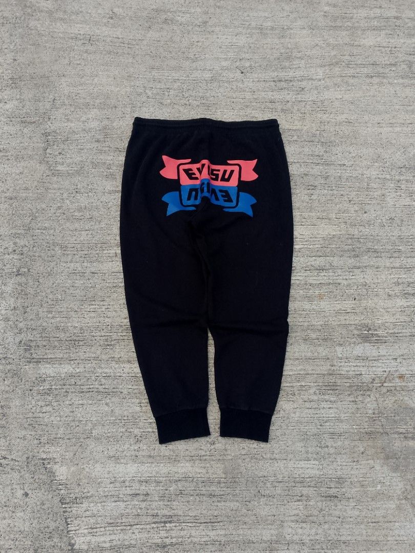 📌Evisu Jogger (Category: Joggers) located in Camaligan. Submitted by central_closet (Listing ID 1437907562, Image 2). Description: 📌Evisu Jogger Size:XL on tag •Dimensions: Waist: free size- 37 to 44 Length: 40 Thigh: 14 Leghole: 5 - In as New Condition - MUST HAVE IN YOUR COLLECTION - Heavy cotton pants - Evisu script design ISSUE: Sign of usage Price:700🏷️ •✅PLUS SHIPPING FEE (+95) •🔵MOP: G CASH •🟥COURIER: Flash Express •📍LOC: Camaligan,C