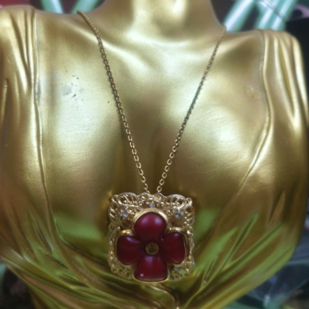 Flower in Frame Pendant Necklace (Category: Necklaces) located in Manila. Submitted by du_1661 (Listing ID 1438619832, Image 2). Description: .