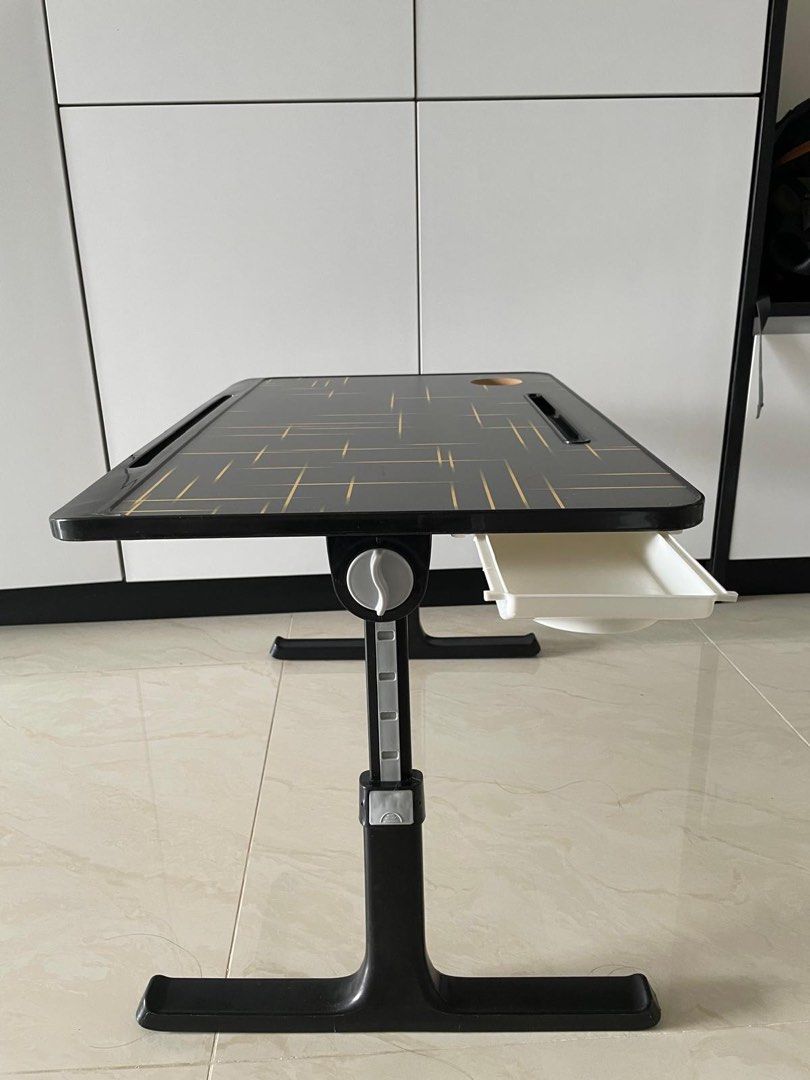 Foldable Table (Category: Tables & Sets) located in Singapore. Submitted by joybop (Listing ID 1438528300, Image 3). Description: .