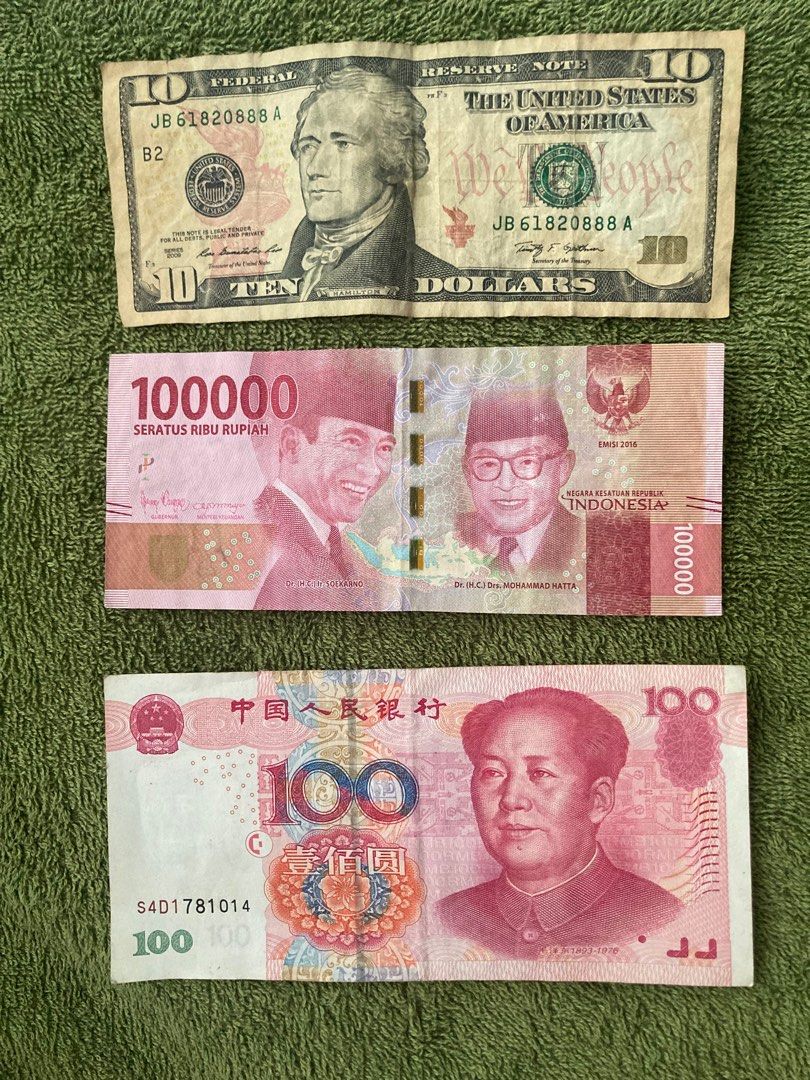 Foreign notes (Category: Currency) located in Singapore. Submitted by buyboldly (Listing ID 1438544733, Image 1). Description: - 10 USD bill has 2 small tears (scotch taped) -All have creases and been folded -Meet at under block(jurong west)or near pioneer mrt.
