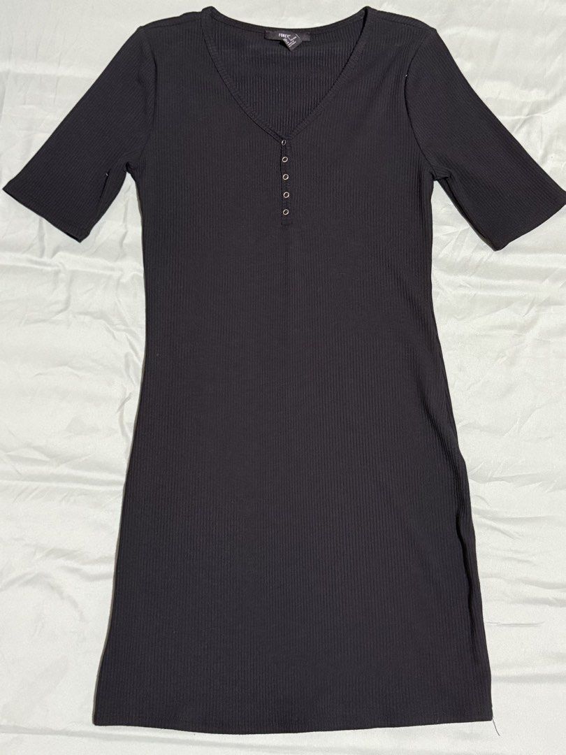 Forever 21 Black Ribbed Dress (Category: Dresses) located in Manila. Submitted by stuffcartph (Listing ID 1438645474, Image 1). Description: - Black ribbed dress No FLAWS Like new Can fit Medium Semi body hugging.