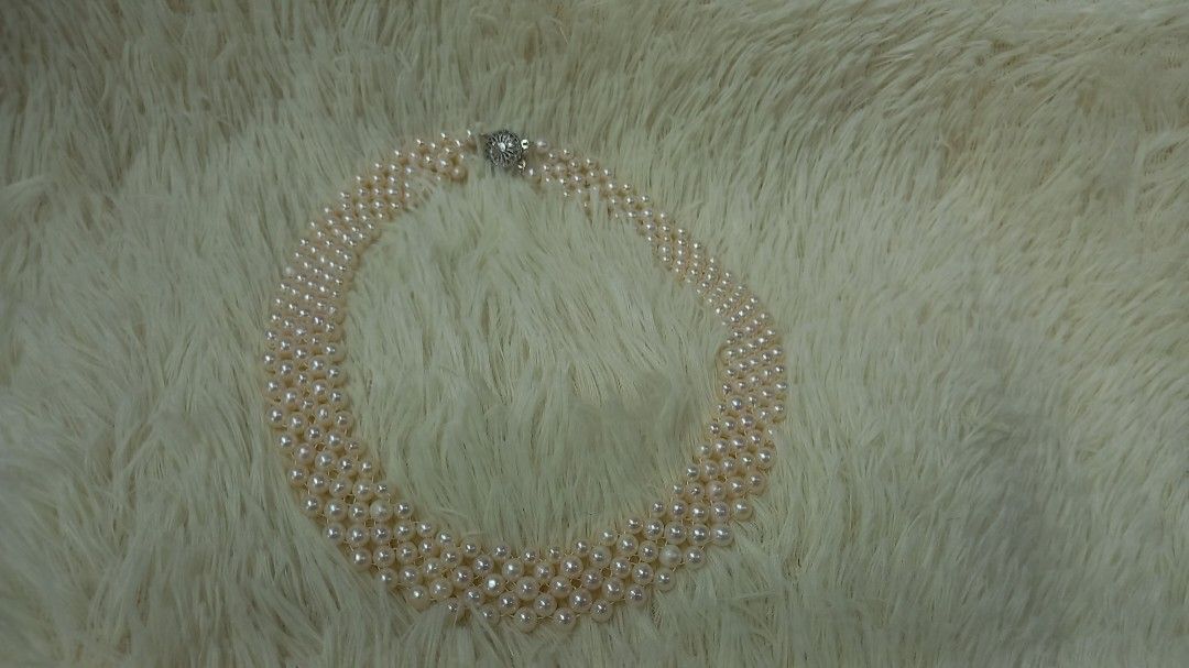 Fresh water pearl necklace (Category: Necklaces) located in Malabon City. Submitted by aishahgirlshop (Listing ID 1438688609, Image 1). Description: 💯 Authentic fresh water pearl elegant style necklace Gcash payment only 4k best discounted price.