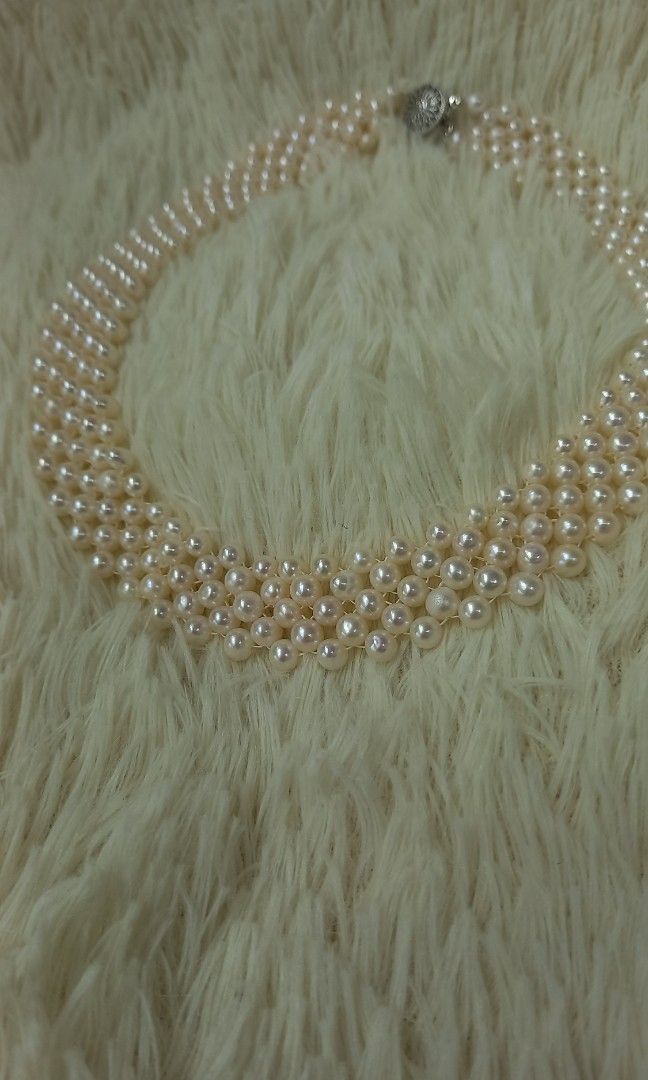 Fresh water pearl necklace (Category: Necklaces) located in Malabon City. Submitted by aishahgirlshop (Listing ID 1438688609, Image 2). Description: 💯 Authentic fresh water pearl elegant style necklace Gcash payment only 4k best discounted price.
