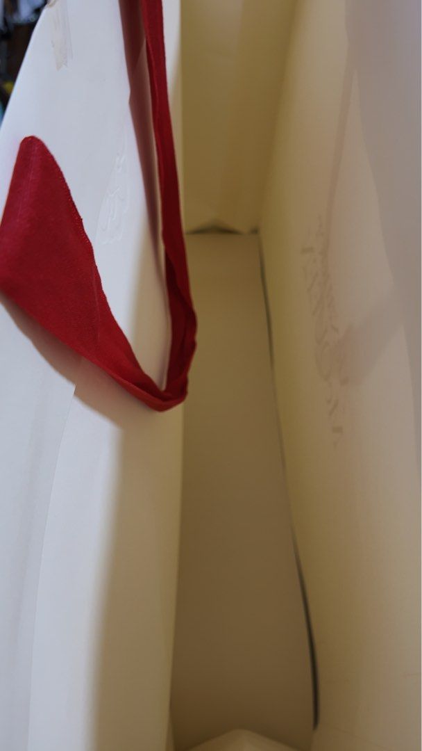 Giant Alexander McQueen Paper Bag (Category: Luxury Bags & Wallets) located in Dasmarinas. Submitted by theminimalisttryon (Listing ID 1438673174, Image 2). Description: - Authentic Alexander McQueen paper bag - Features a red handle and brand logo - Clean, minimalist design with red accents - Perfect for gifting or collecting.
