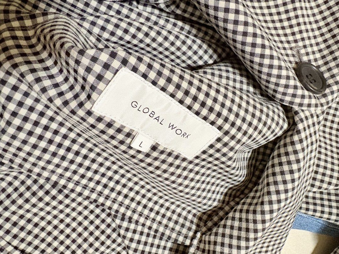 Global Work Gingham Blazer （分類：外套及戶外衣服）位於 Hong Kong。 由 bonjour_colette 提交（商品編號 1438628988，圖片 4）。簡介： Stylish Global Work blazer in a classic gingham pattern. Size L, worn few times only. Good for HK spring summer and air con environment. Size : Shoulder 16” Chest 40” Length 30” 。